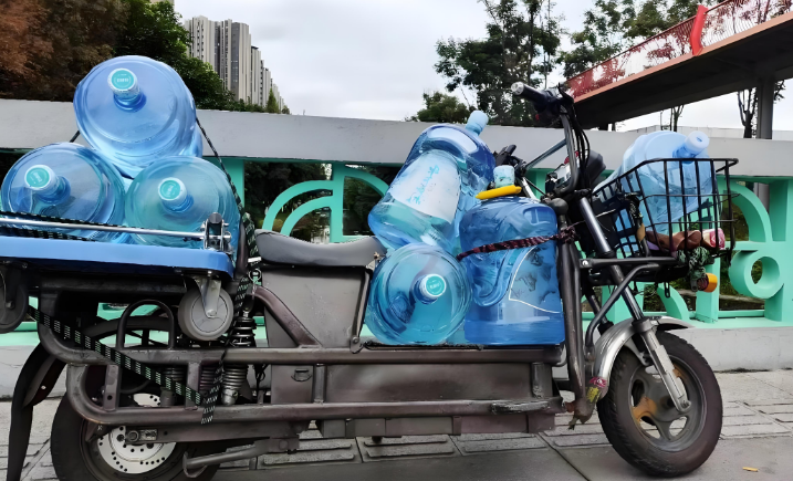 水站买车：电动车、三轮车、燃油车哪个更划算？